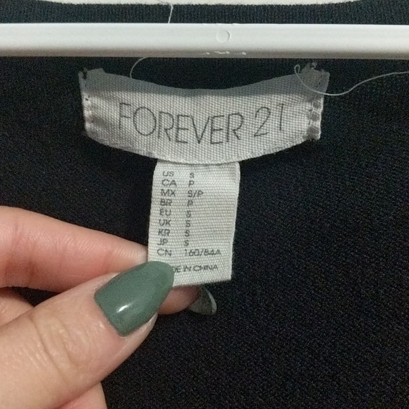 SALE [4/15$] Forever 21 BLACK CARDIGAN - Picture 3 of 3